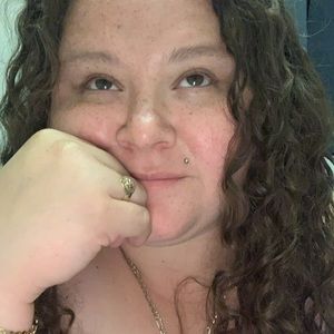 Meet your Posher, Mayra a